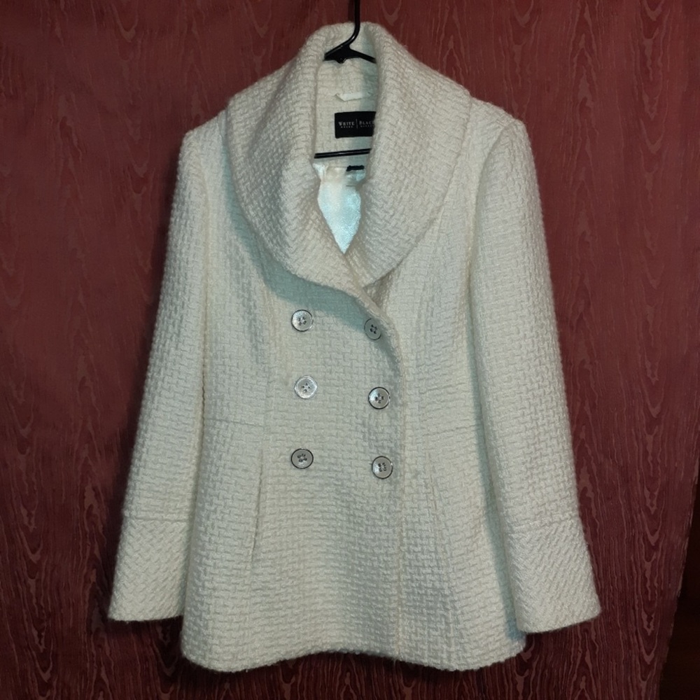 WHITE / BLACK classic blazer in beige or off white color